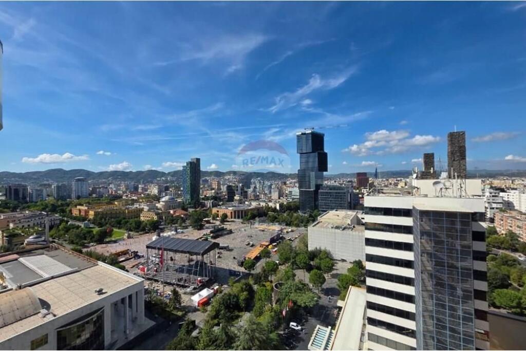 Locale commerciale in affitto in Piazza