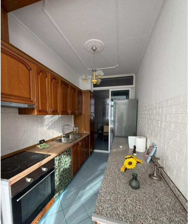 Jepet me qira Apartament 3+1+2 – tek Rruga “Mine Peza”, pranë Qendrës!