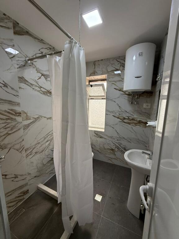 Apartment 1+1 for rent on the main road near Bardhyl Street!