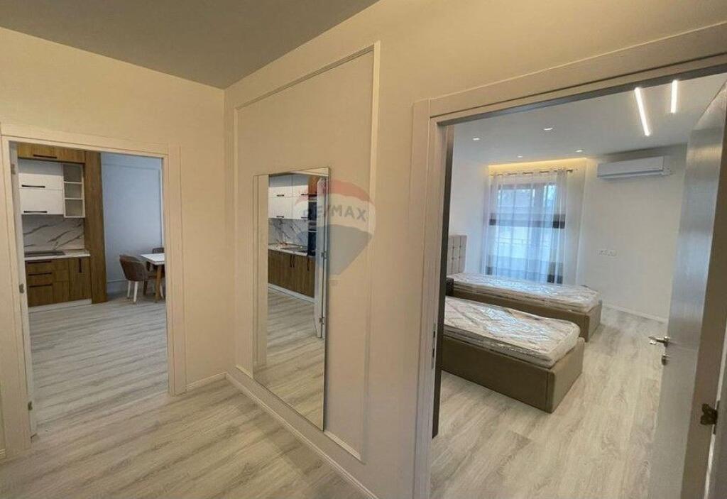 Apartament 2+1+2- Për Qira - Farmacia 10, Tiranë