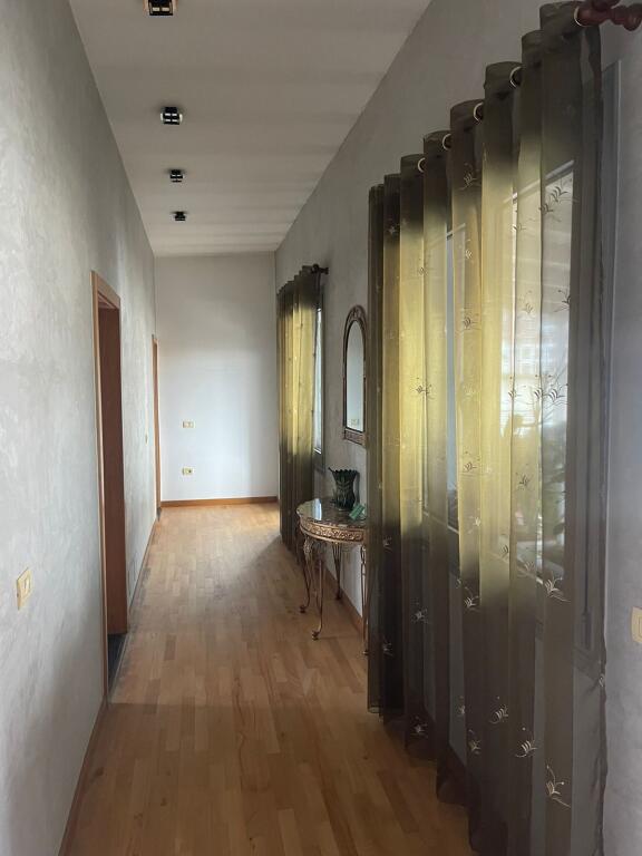 🏡 Two-storey villa for rent – Bulevardi i Ri💶 Price: 1,000 € / month