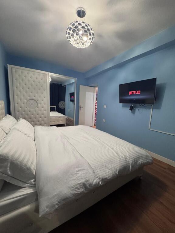 🏡 Apartament 2+1 me qira – Blloku, pranë Sheshit Wilson