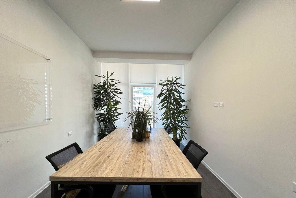 Zyrë për qira – Komuna e Parisit, Kompleksi Kika 2!