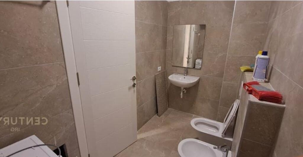 In vendita super appartamento 2+1+2 con 2 balconi ad Asl 2.