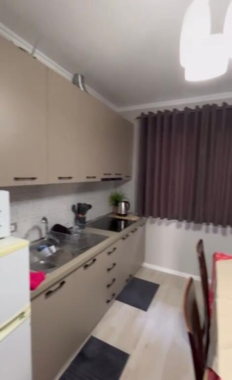 Jepet me qira 2+1+1 Laprake 520 mije leke