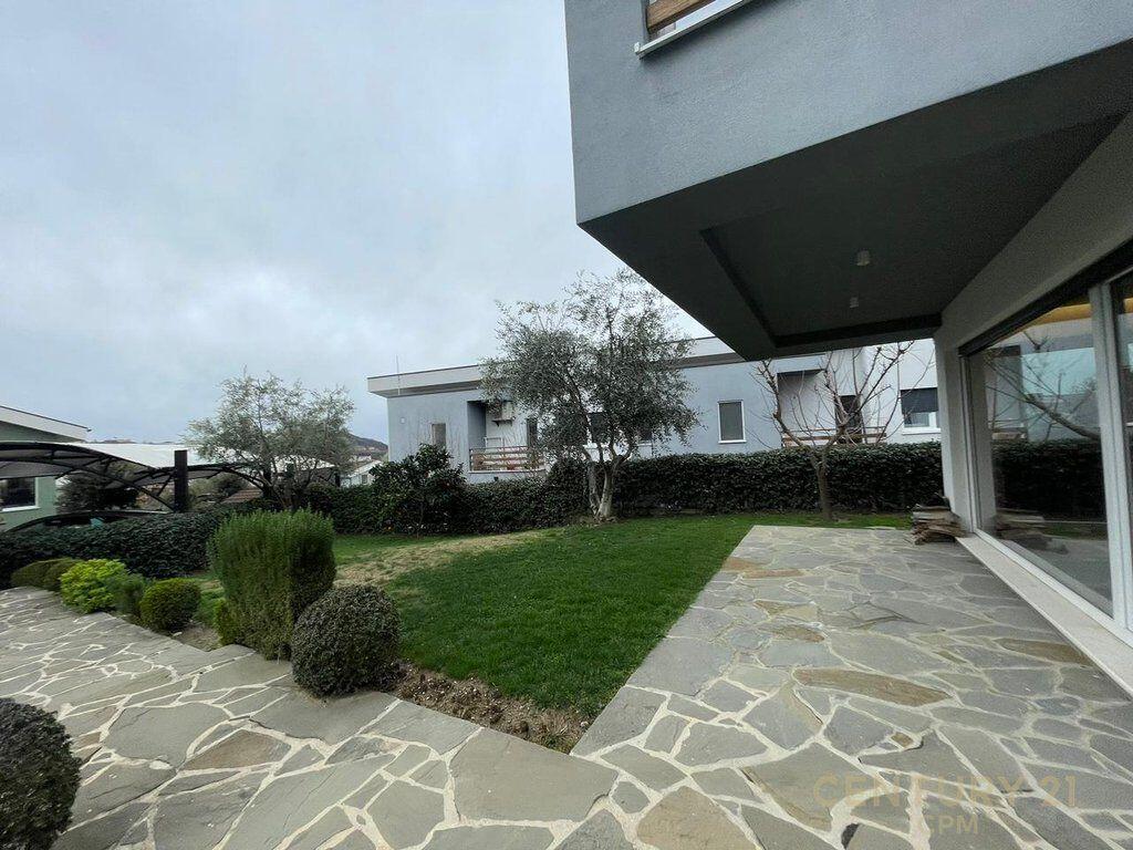 Modern villa for Rent at Long Hill