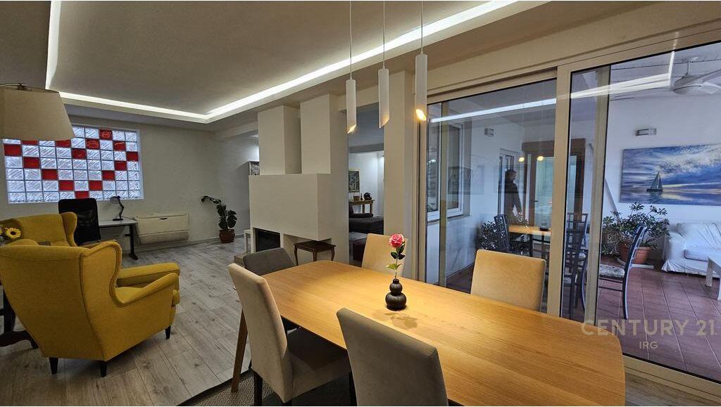 Shitet apartament 3+1+2 ne Bllok!