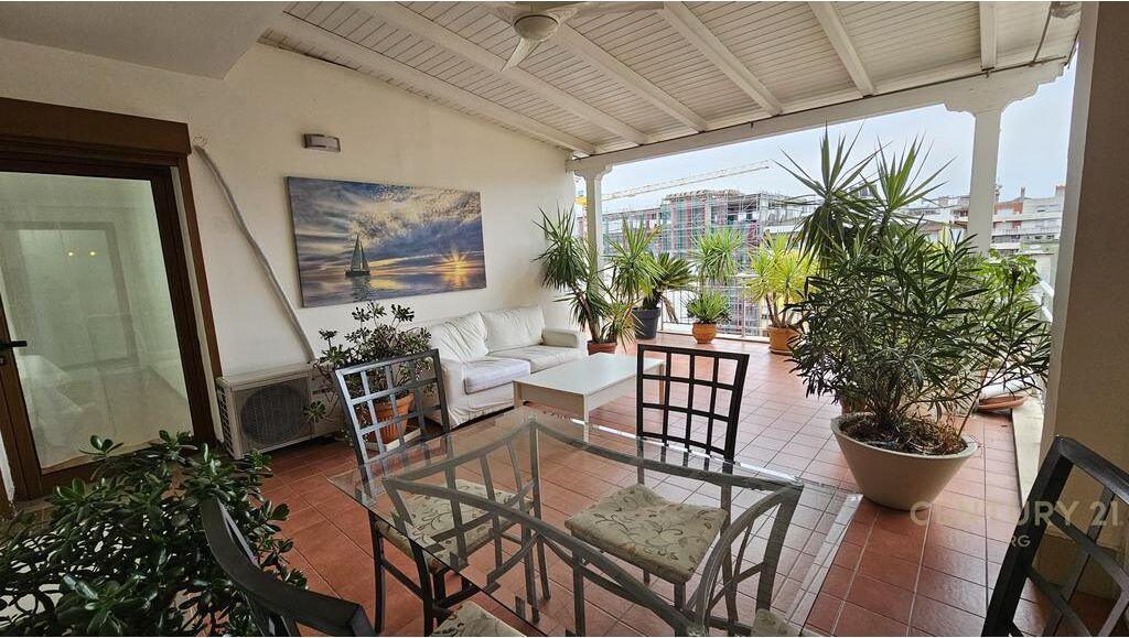 Shitet apartament 3+1+2 ne Bllok!