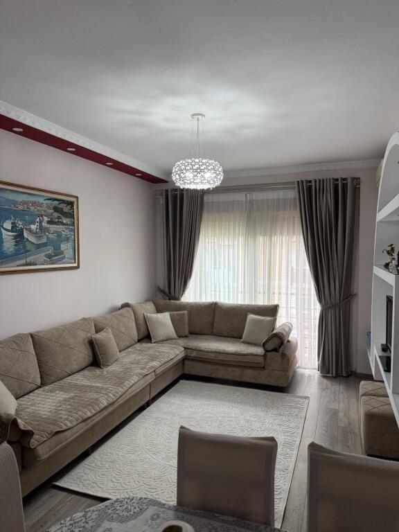 Apartament 1+1, Don Bosko!