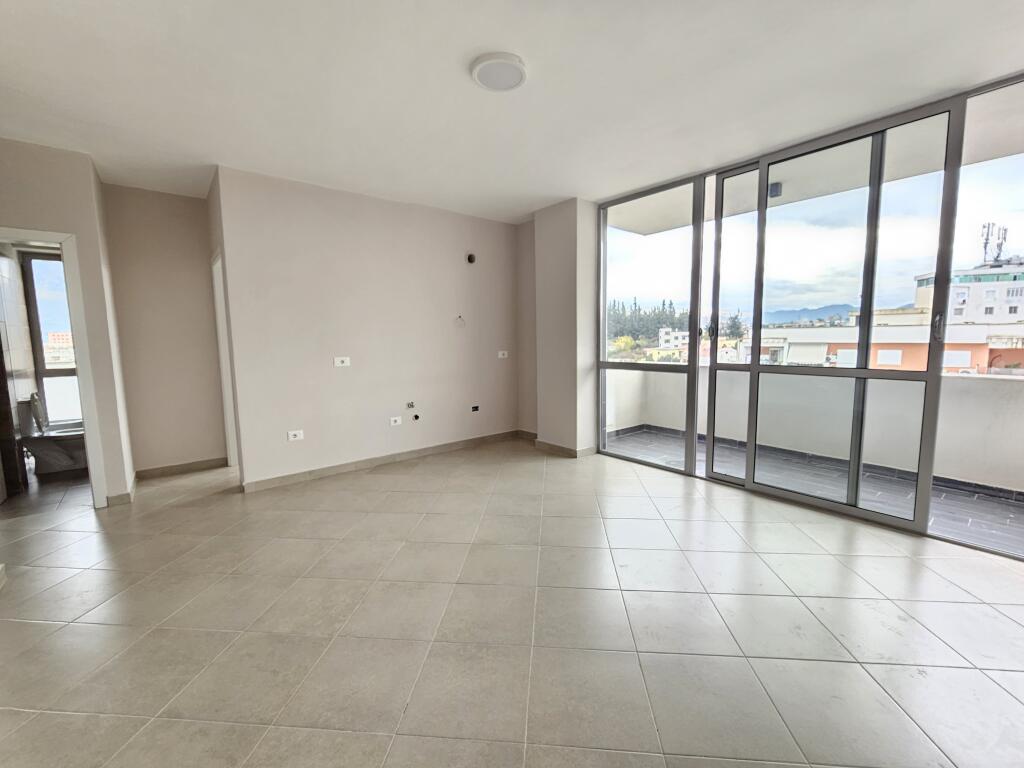 Affittasi Apt 3+1 (+ Blocco)  Super Spazioso 100 m2  (Ali dem  - Vicino al campo 📍)  PALAZZO NUOVO E TIPO VILLA DELL'ANNO 2025,  con Ascensore  57.000 leke / Mese 🔥ideale per uffici