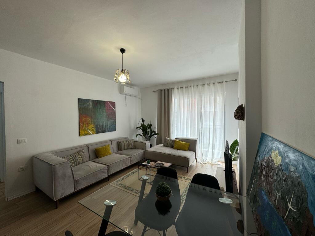 Appartamento 1+1 in affitto a Yzberisht, vicino a Nela 3!