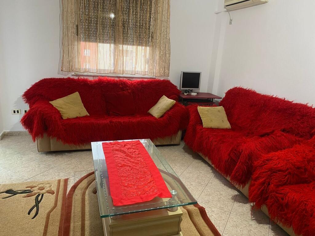 Jepet Me Qera Apartament 2+1+1 Ballkon