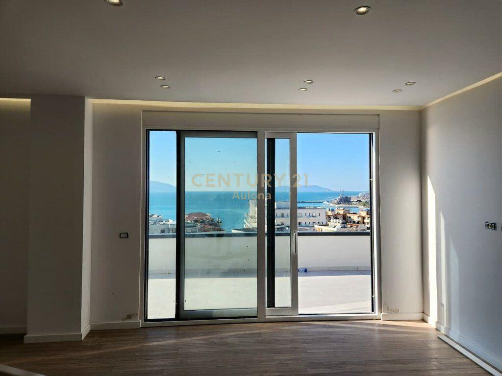 Luxurious penthouse for sale near “Lungomare 1” – with parking space