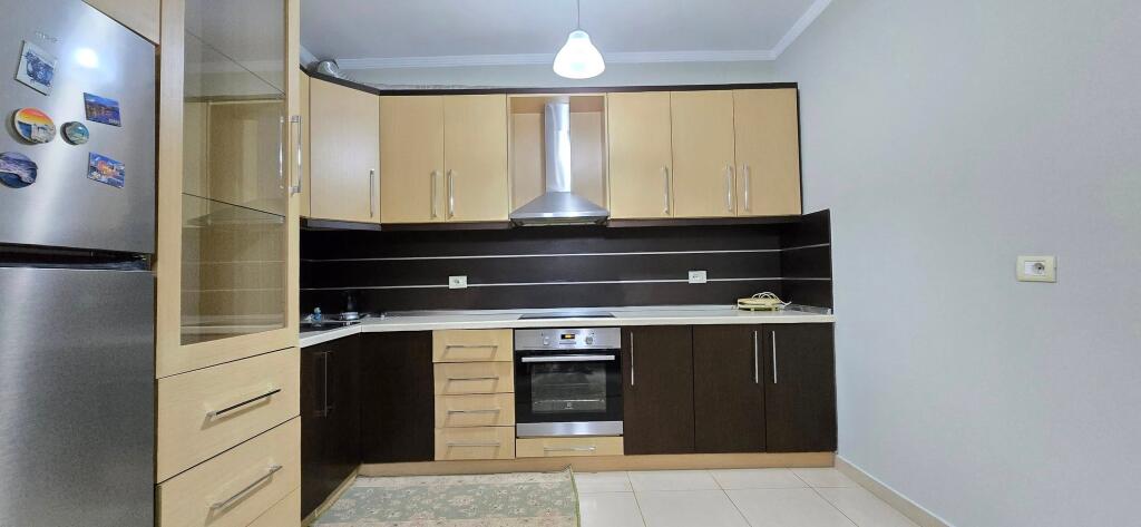 Fantastica Opportunità di Affitto Vicino alla Direzione Scolastica ❗️❗️A Korçë  PER LA PRIMA VOLTA SUL MERCATO! Diventa il Primo Inquilino!