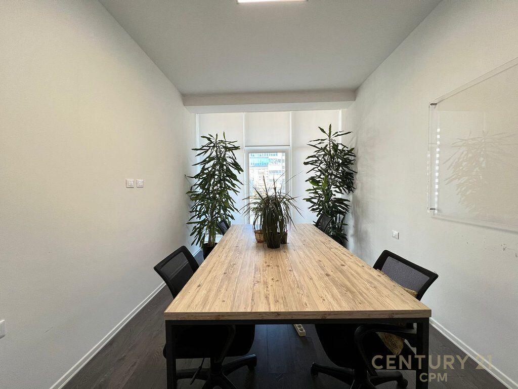 Office for rent in the Municipality of Paris !