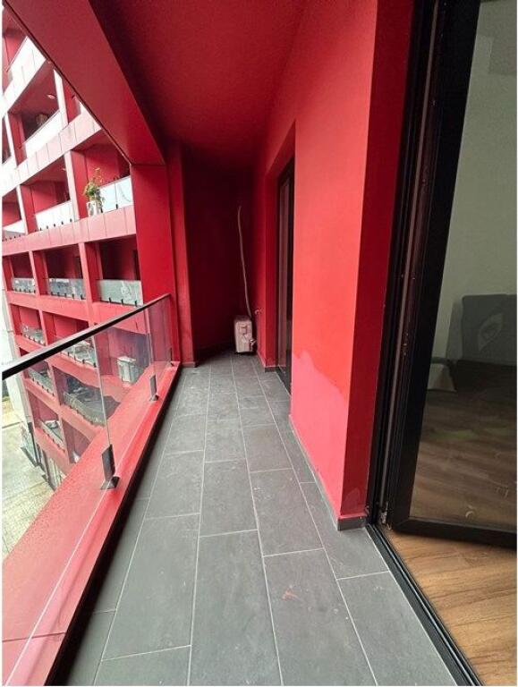 Apartamenti oganizohet ne 2+1 dhe jepet per zyre.