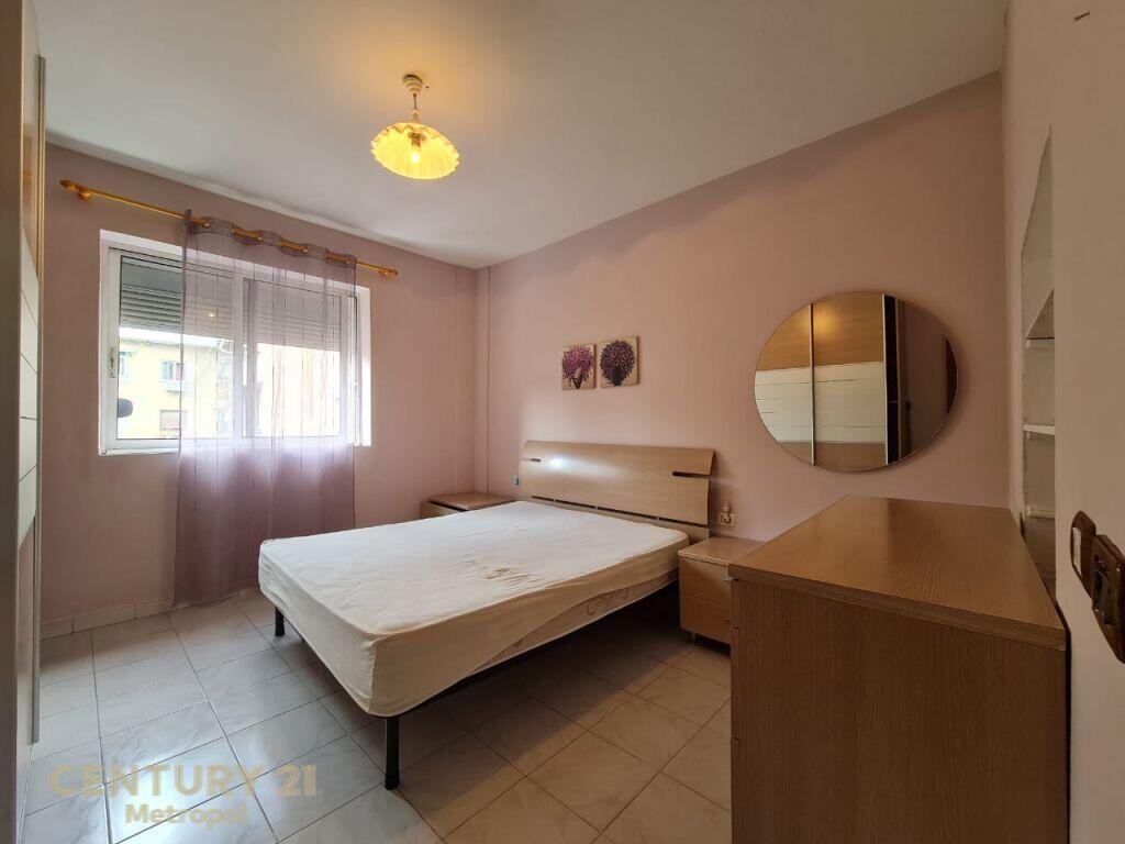 Jap me qira apartament 1+1, ne rrugen Naim Frasheri prane Zogut te Zi!