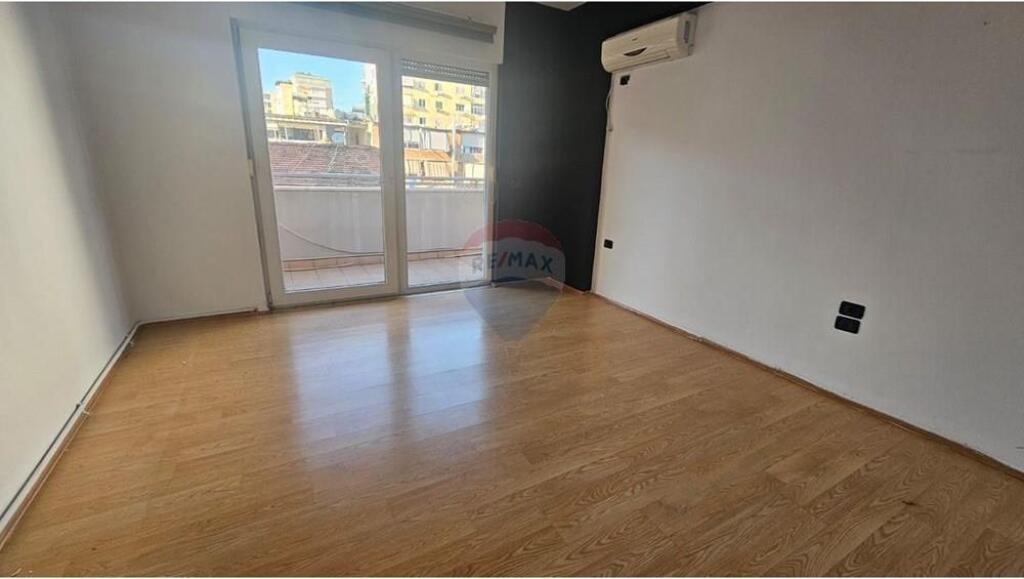 Office space for rent behind Post Office No. 8