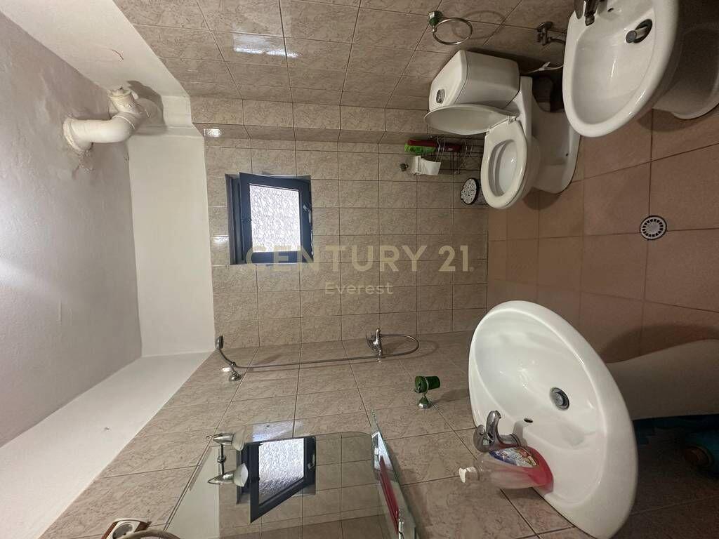 Irfan Tomini, Apartament 2+1 Per Qira