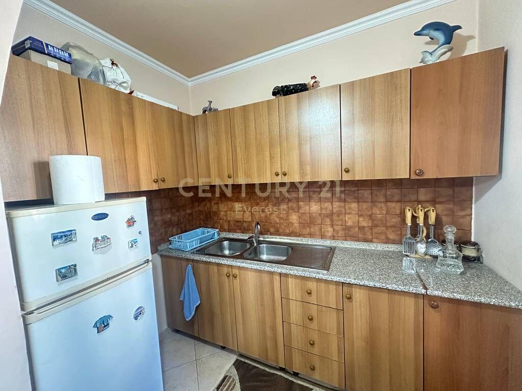 Irfan Tomini, Apartament 2+1 Per Qira