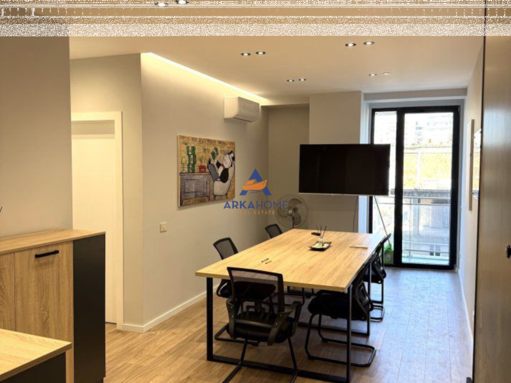 JEPET ME QIRA ZYRË 69M2 "MINE PEZA" 700 EURO