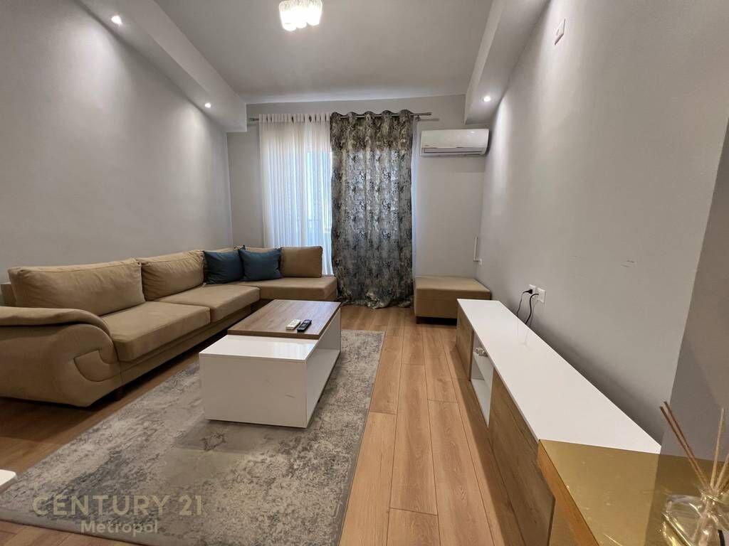 AFFITTO APPARTAMENTO DUPLEX 2+1, CON VERANDA IN VIA BILL CLINTON!