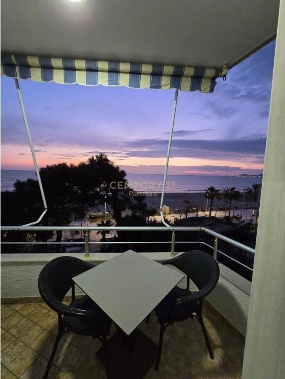 Jepet me qira Hotel + Restorant – Shkëmbi i Kavajës (Vijë e Parë me Detin)
