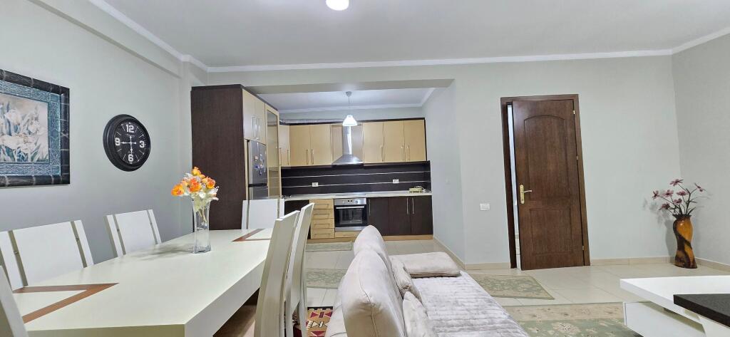 Fantastica Opportunità di Affitto Vicino alla Direzione Scolastica ❗️❗️A Korçë  PER LA PRIMA VOLTA SUL MERCATO! Diventa il Primo Inquilino!