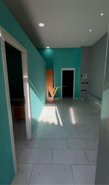 JEPET DYQAN 120 M2 ME QIRA TE RRUGA E DIBRES 50.000 LEKE