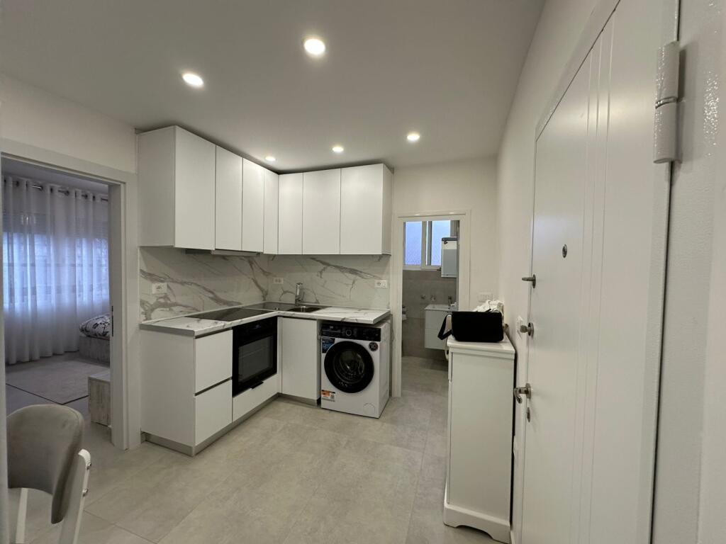 FOR RENT 2+1 APARTMENT – “SIRI KODRA” SCHOOL  Furnished 2+1 apartment for rent, 📍Selvija near  Siri Kodra School, 🏢 2nd floor, well-maintained building.  The apartment is organized as follows:  • living room + kitchen  • 2 bedrooms  • 1 bathroom  • balcony  💰 Price: 60,000 lek/month  📞 