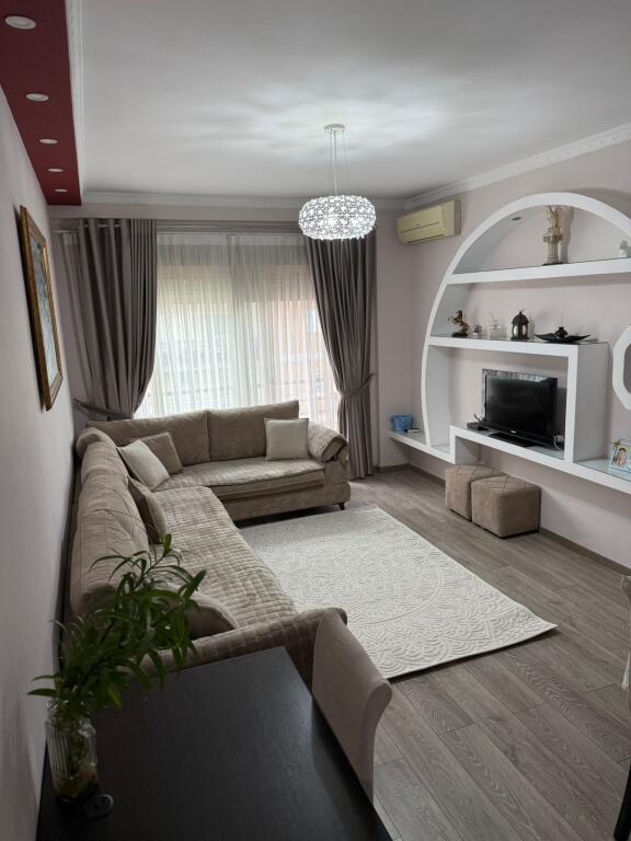 Apartament 1+1, Don Bosko!