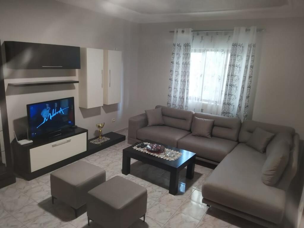 Shitet vile 3 kateshe ne Selite