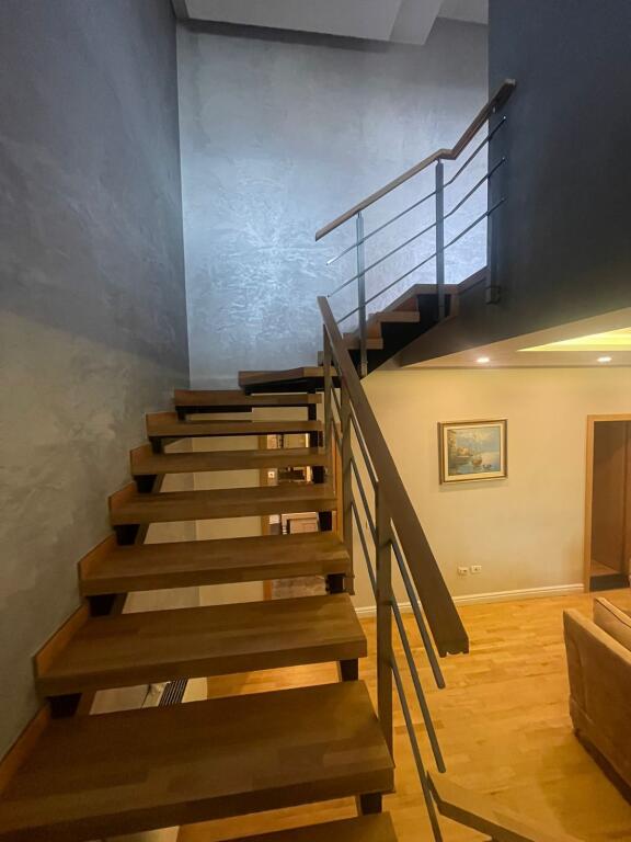 🏡 Two-storey villa for rent – Bulevardi i Ri💶 Price: 1,000 € / month