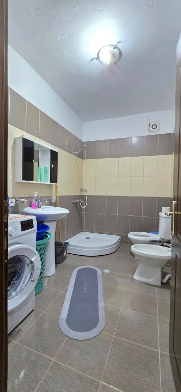 Fantastica Opportunità di Affitto Vicino alla Direzione Scolastica ❗️❗️A Korçë  PER LA PRIMA VOLTA SUL MERCATO! Diventa il Primo Inquilino!