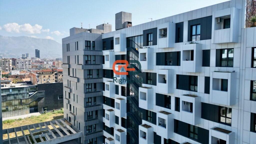 Ne Kompleksin Me Luksoz Square 21, Shitet Apartament 3+1+2 Me Hapsira Te Bollshme!!!