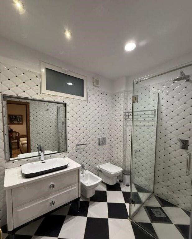 Apartament 2+1+2 jepet me qira – Rruga “Mina Peza”, Tiranë!