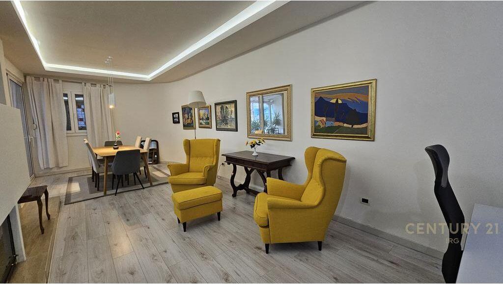 Shitet apartament 3+1+2 ne Bllok!