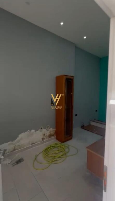 JEPET DYQAN 120 M2 ME QIRA TE RRUGA E DIBRES 50.000 LEKE