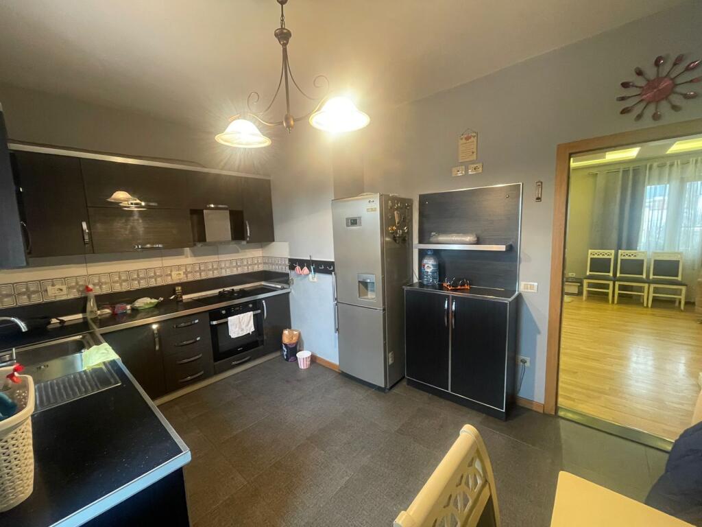 🏡 Two-storey villa for rent – Bulevardi i Ri💶 Price: 1,000 € / month