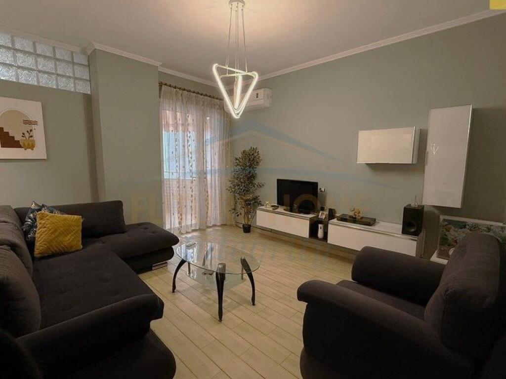 For sale, 2+1 apartment, Pazari i Ri, Tirana.