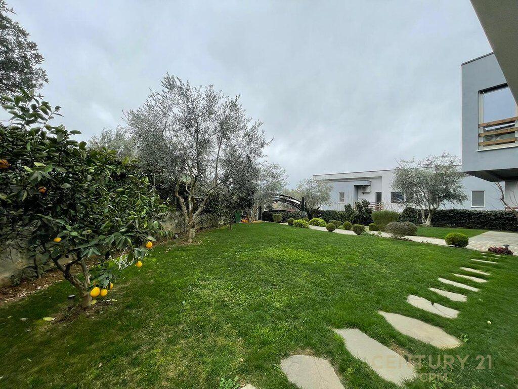 Modern villa for Rent at Long Hill