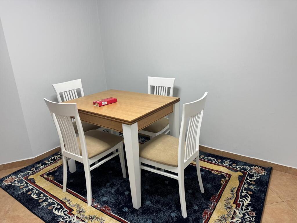 Apartament 2+1 per qira tek "Rruga e Kavajes".