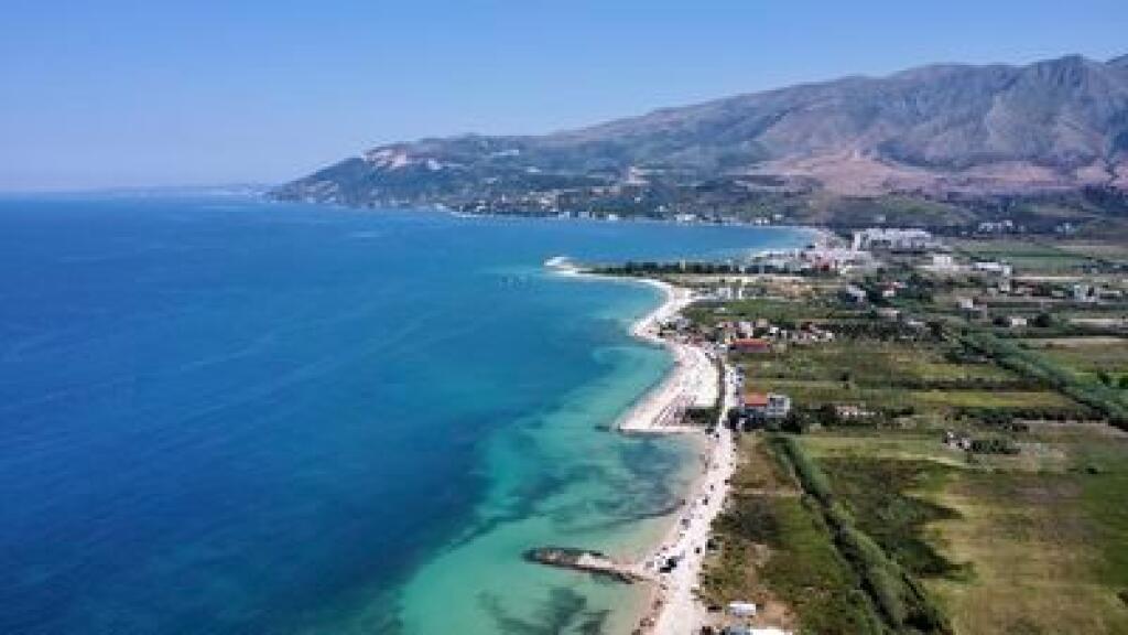 500 meters from Orikum Beach - Very big apartment fully furnished