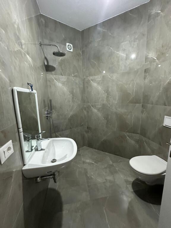 AMBIENT PER ZYRE TE ARLIS NDERTIM FARMCIA 10