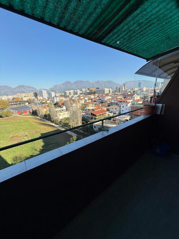 Tek Fusha Aviacionit Jepet Apartament 2+1 I Mobiluar Me Qera!