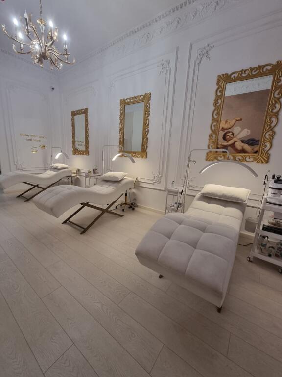 Vendesi attività commerciale presso Garden Building, Via Kavaja