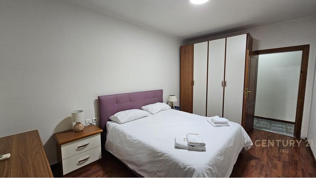 Shitet apartament 3+1+2 ne Bllok!