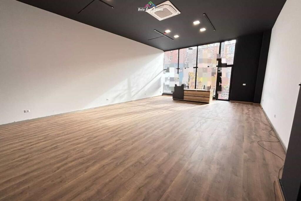 Zyre Me Qera Tek Garden Building (ID BZ2778) Tirane