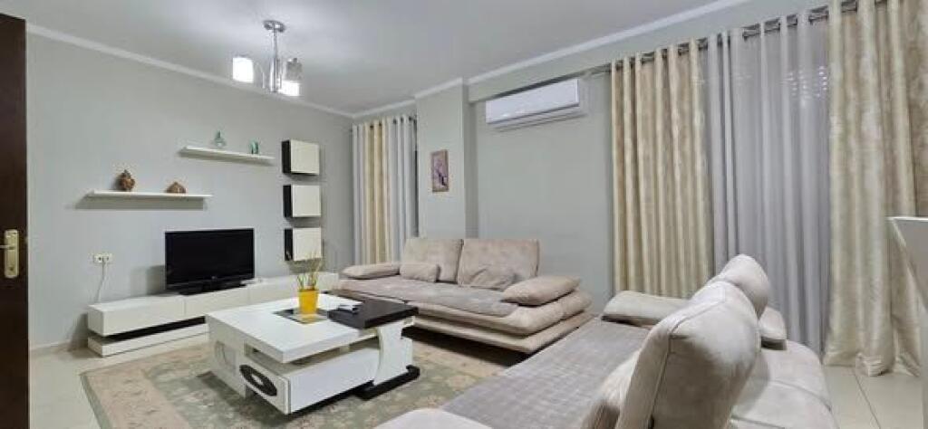 Fantastica Opportunità di Affitto Vicino alla Direzione Scolastica ❗️❗️A Korçë  PER LA PRIMA VOLTA SUL MERCATO! Diventa il Primo Inquilino!