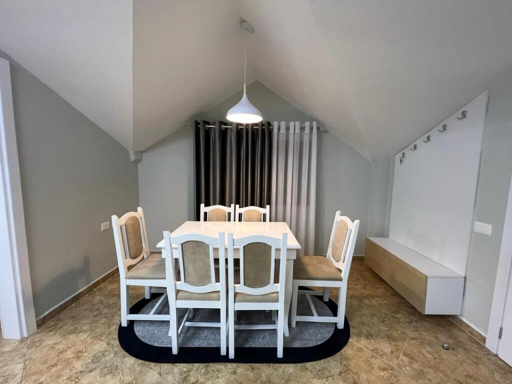 📣 SUPER RENT Apartment 2+1 With Balcony 📍 Former Bus Park, Near "Albanet" School ✨   🏢 Private Building  🪜 4th Floor (No Elevator)  🛋️ Furnished with Modern Conditions  👉 Parking Possibility in the Area   💶 Price 700 Euro Non-Negotiable